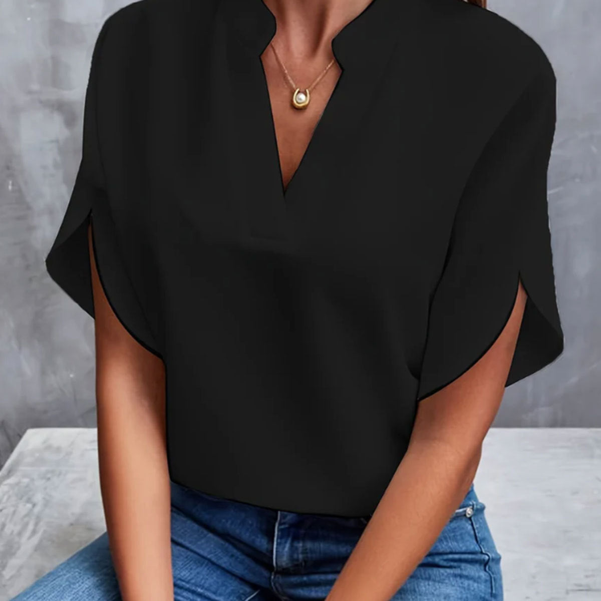 Blouse V-Col Légère – Élégance au Quotidien