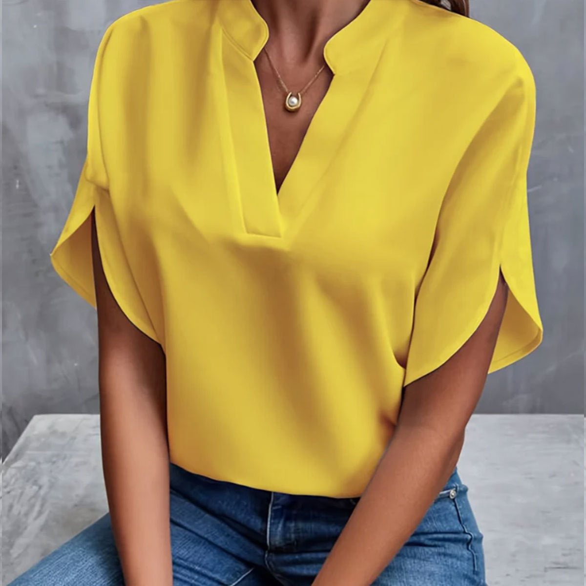 Blouse V-Col Légère – Élégance au Quotidien