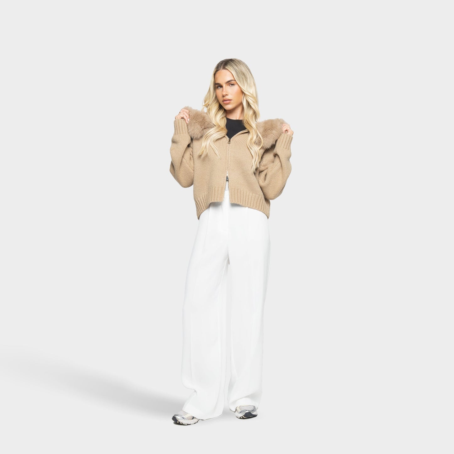 Cardigan Femme à Capuche avec Col en Fourrure